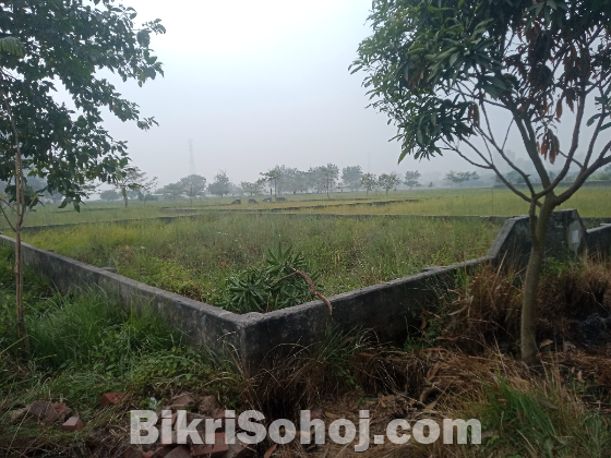 গ্রীন মডেল টাউনে, ২.৫, ৩ ও ৩ কাঠা রেডিপ্লট বিক্রি হবে।